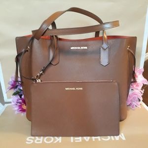 Michael Kors Tote w/ Wrislet